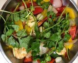 Hình bước làm 2 của món Ớt chuông xào tôm 🍤