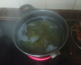 Foto del paso 1 de la receta: Pasta verde con salsa de aceitunas negras y jamón cocido