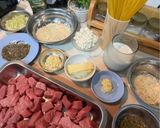 Foto langkah ke 1 dari resep Garlic Parmesan Steak Alfredo Pasta.