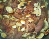 Foto del paso 6 de la receta: Pies de cerdo con champiñones y boniato