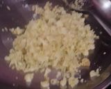 A picture of step 3 of Gobhi bhuji.