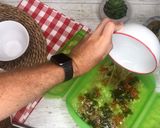 Foto del paso 2 de la receta Lazos de pasta multicolor al pesto en estuche Lékué al microondas