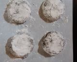 Foto del paso 3 de la receta: Galletas craqueladas de chocolate