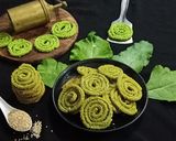 A picture of step 6 of Ground rice Spinach chakli.