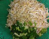 Foto langkah ke 1 dari resep Tumis toge wortel.