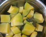 कद्दू की खट्टी मीठी सब्जी (Kaddu ki khatti mithi sabzi recipe in Hindi) रेसिपी चरण 1 फोटो