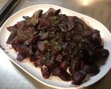 Une image de l'étape 15 de Navets et carottes violettes aux épices indiennes, bouillon de porc et coriandre.