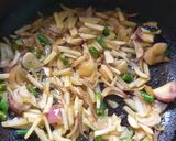A picture of step 2 of Potato Saag Roll.