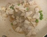 รูปขั้นตอนการทำที่ 4 ของ กะเพราอกไก่สับ ไข่ขาวต้ม