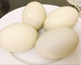 Hình bước làm 1 của món Trứng vịt lộn xào me