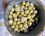 Foto del paso 2 de la receta: Merluza con arvejas y salsa de roquefort