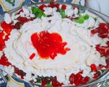 A picture of step 5 of Creamy custard trifle.