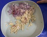Hình bước làm 1 của món Thịt Lợn Rang Sả Ớt
