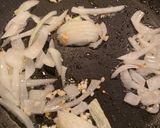Foto del paso 3 de la receta: Fideos fritos. 🥢🥡