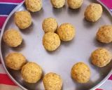 बेसन गोंद घी लेफ्टओवर लड्डु(Besan Gond Ghee Leftover Laddu recipe in Hindi) रेसिपी चरण 3 फोटो