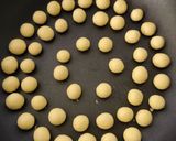 Foto langkah ke 4 dari resep Tamago Boro - Egg Biscuit.