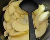 A picture of step 3 of Apple Custard Chicago Pizza.