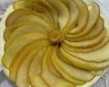 A picture of step 7 of Apple Custard Chicago Pizza.