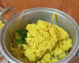 Foto langkah ke 6 dari resep Tumpeng Nasi Kuning.