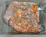 Foto del paso 4 de la receta: Cabeza de lomo especiada al horno