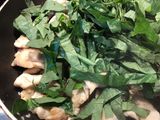 Ức gà xào lá lốt