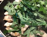 Hình bước làm 3 của món Ức gà xào lá lốt