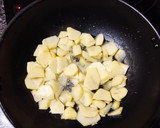 Foto del paso 1 de la receta: Revuelto de gambas, patatas y espárragos trigueros