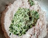 A picture of step 2 of Pizza flavour palak paneer paratha.