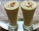 A picture of step 3 of An Avocado and Almond thick shake.