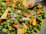 बरबटी शेंगा मिक्स बटाटा (Barbati Shenga Mix Batata Recipe In Marathi)