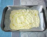 Foto del passaggio 4 della ricetta Focaccia con fiori di zucca mozzarella e acciughe