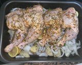 Foto del paso 3 de la receta: Pollo al horno a las finas hierbas con guarnición