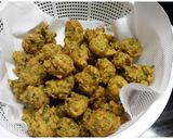 A picture of step 2 of Sanna Pakora.