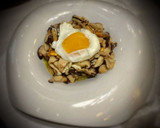Foto del paso 5 de la receta: Salteado de champiñones al ajillo con huevo poché