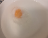 Foto del paso 3 de la receta: Huevo frito al microondas sin aceite