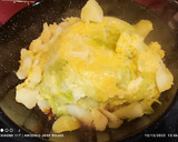 Foto del paso 7 de la receta: Col con patatas, huevo Mollet y refrito de ajos