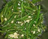 A picture of step 4 of Green Beans with Blue Cheese and Walnuts.