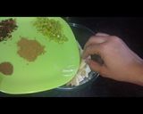 A picture of step 1 of Chicken bird nest cutlet.