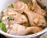 Hình bước làm 3 của món Lẩu Gà Nấm Mỡ Lá Quế