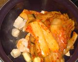 Foto langkah ke 2 dari resep Kimchi Jjigae (Sup Kimchi) ala Anak Kos.