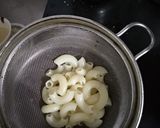 A picture of step 1 of Peri peri Macroni Sandwich.
