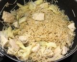 รูปขั้นตอนการทำที่ 6 ของ มาม่าผัดขี้เมาอกไก่นุ่ม ง่ายๆ