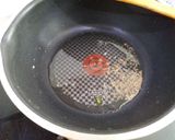 A picture of step 1 of Samak fry rice.