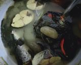 Foto langkah ke 3 dari resep Ikan masak kuning.