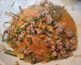 Foto del paso 5 de la receta: Carne picada con espárragos trigueros, tomate y cebolla