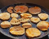 A picture of step 2 of Crispy Brinjal Tawa Fry.