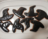 Foto del paso 7 de la receta: Galletitas Halloween: sombreros de brujas sabor a café