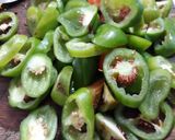Foto langkah ke 4 dari resep Tumis Cumi Asin Cabe Gendot.