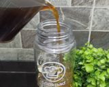 Foto langkah ke 4 dari resep Strawberry Coffee Mocktail.