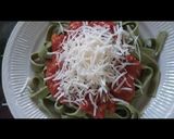 Foto langkah ke 8 dari resep Spinach Fettuccine with homemade bolognese sauce.